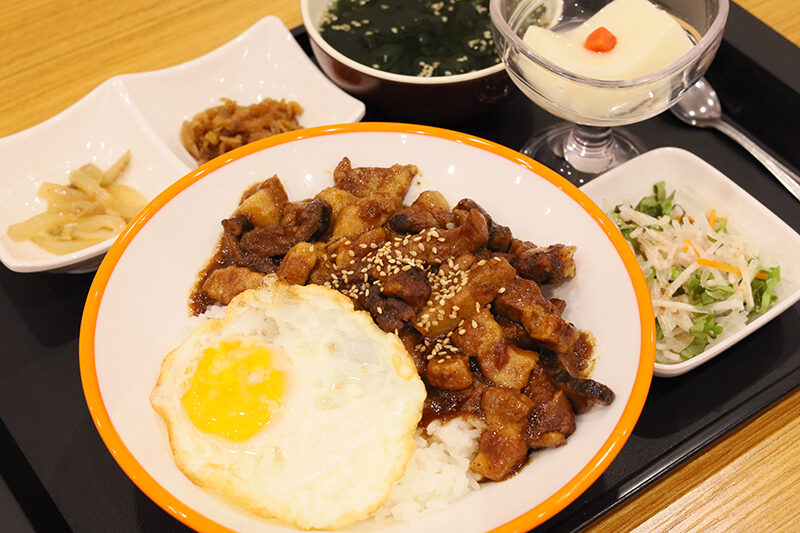 香吉定食屋の魯肉飯定食