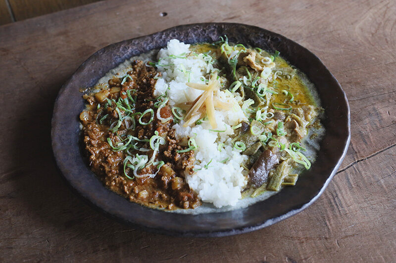灰ノ色の合いがけカレー （キーマカレー＆季節のカレー）